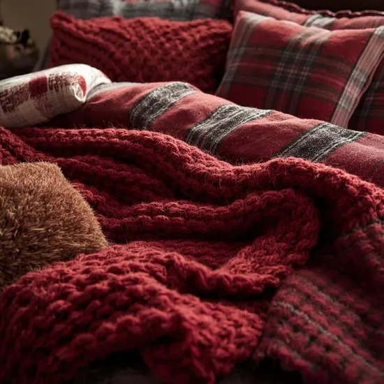 Magical Christmas Bedroom Decor Ideas for a Cozy Holiday Feel IMG02