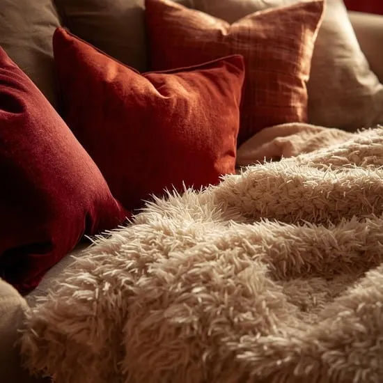 Cozy & Festive Christmas Living Room Decor Ideas That Scream Holiday Glam IMG03