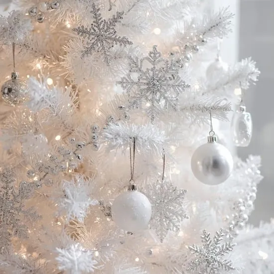 8 gorgeous white christmas tree styles IMG06